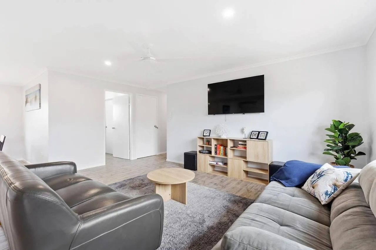 'The Aussie Classic' Poolside Living By The Marina Hervey Bay 0*,  Australia