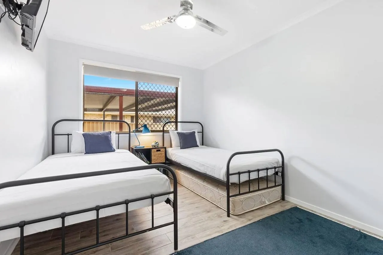 'The Aussie Classic' Poolside Living By The Marina Hervey Bay 0*,