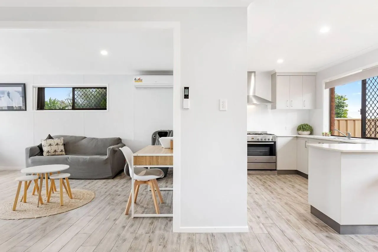 'The Aussie Classic' Poolside Living By The Marina Hervey Bay 0*,  Australia